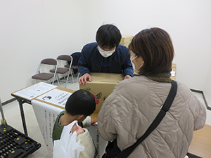 一人親家庭を対象とした食料配付会