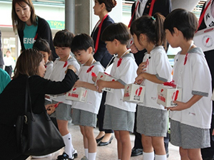 10月津新町駅での街頭セレモニー
