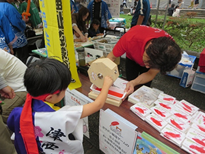 羽毛製品が募金に！つ環境フェスタ