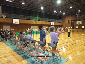 三重県身障者スポーツ吹矢協会の活動風景